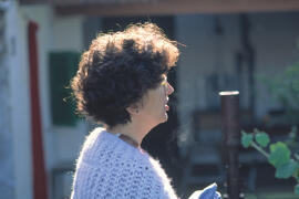 Pla de perfil de la dona de Climent
