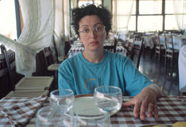 Dona en un restaurant