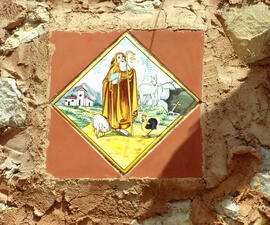 Rajola amb dibuix de Sant Antoni