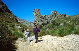 Dona de Climent Picornell i una dona a la Serra
