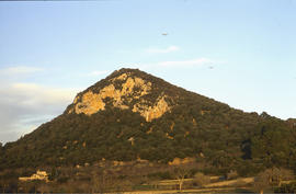 Volant pel puig de Sant Nofre